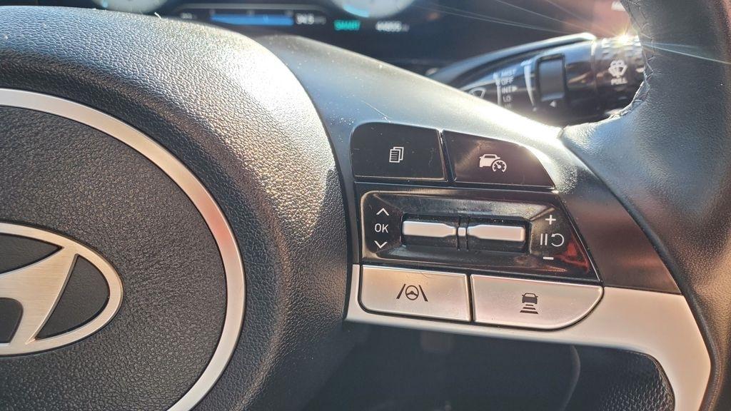 Hyundai Elantra  2024
