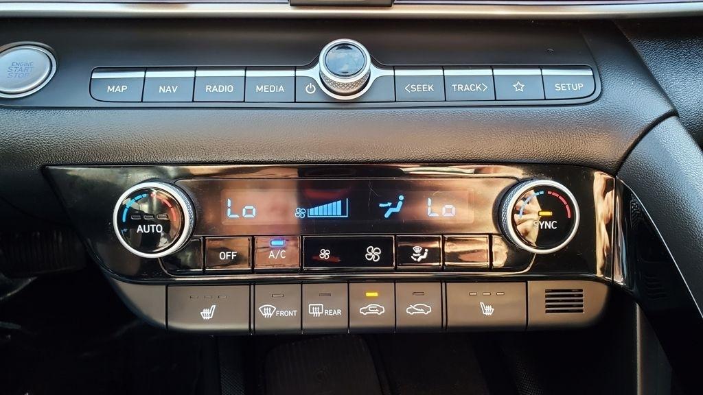 Hyundai Elantra  2024