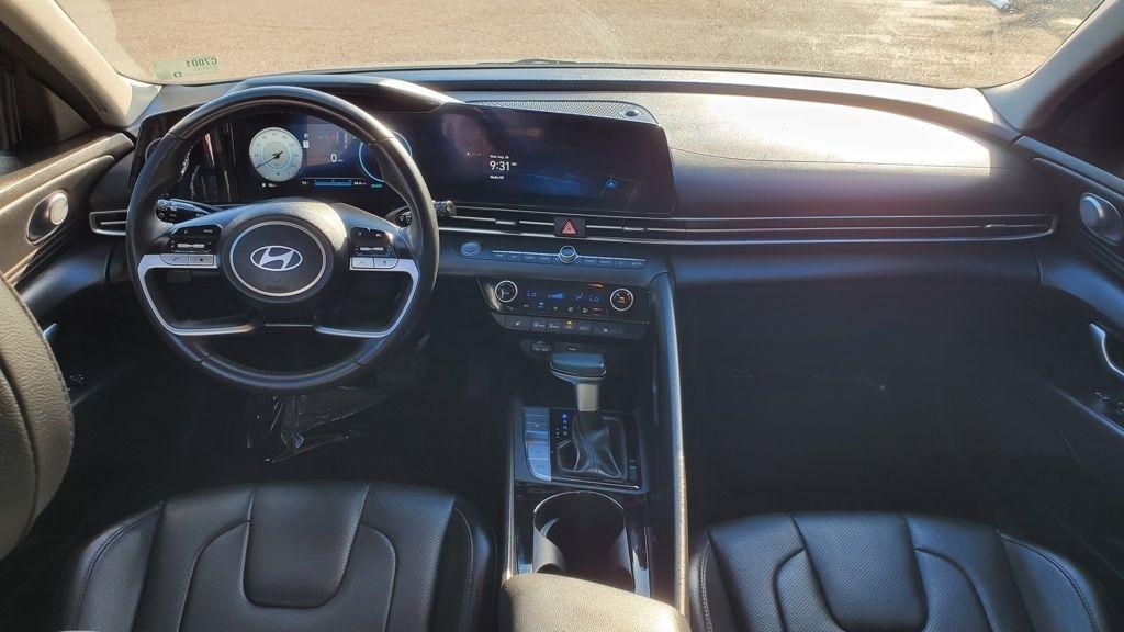 Hyundai Elantra  2024