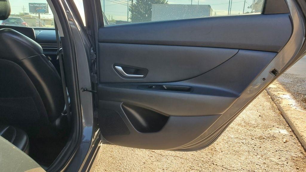 Hyundai Elantra  2024