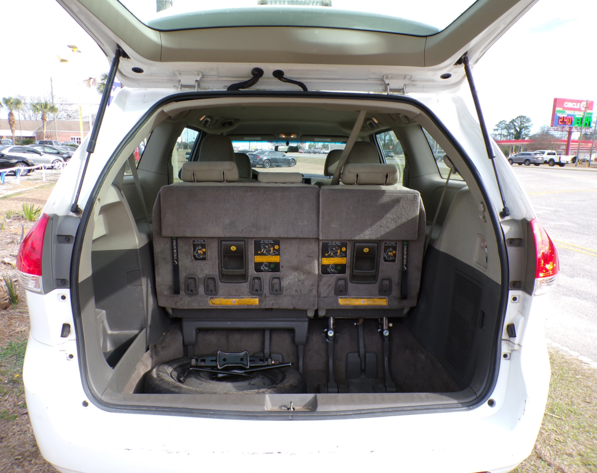 Toyota Sienna FWD 7-Passenger V6 2012