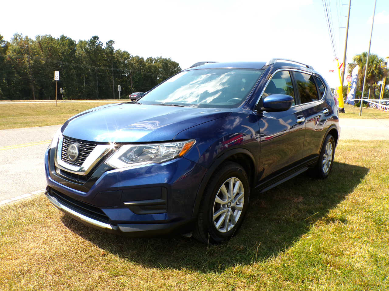 2018 Nissan Rogue SV photo 3