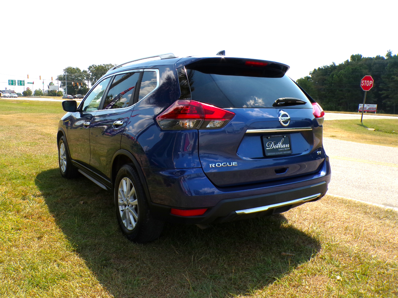 2018 Nissan Rogue SV photo 4