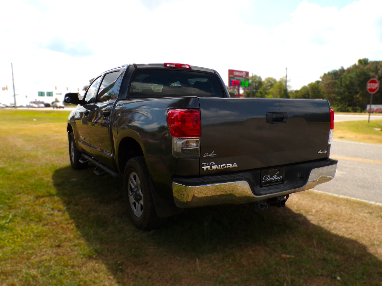 Toyota Tundra Tundra-Grade CrewMax 5.7L FFV 4WD 2012