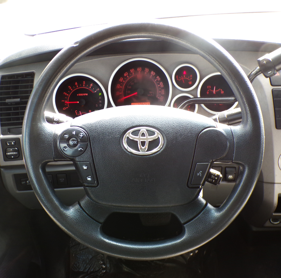 Toyota Tundra Tundra-Grade CrewMax 5.7L FFV 4WD 2012