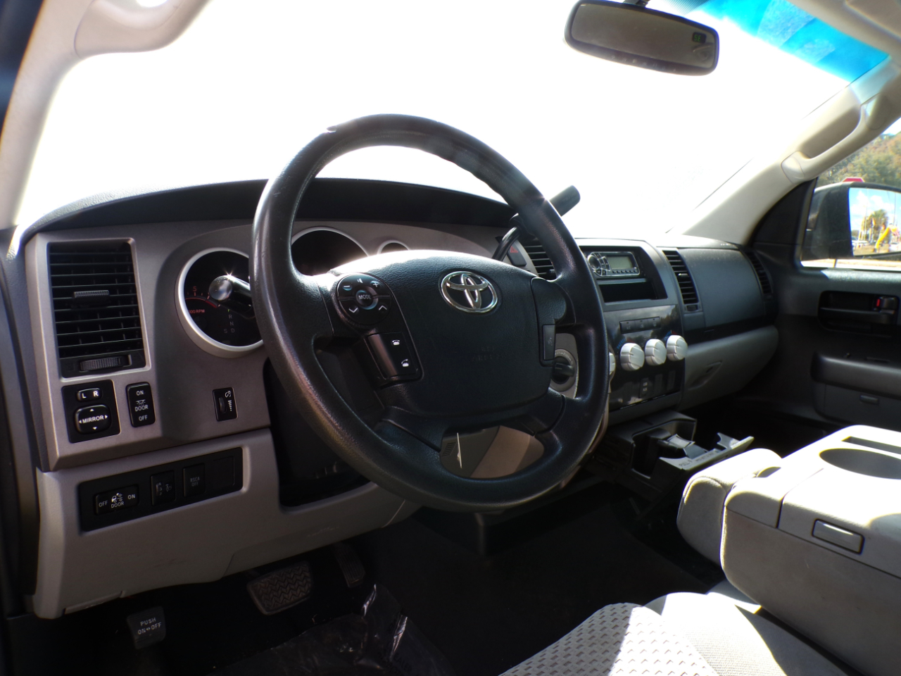 Toyota Tundra Tundra-Grade CrewMax 5.7L FFV 4WD 2012