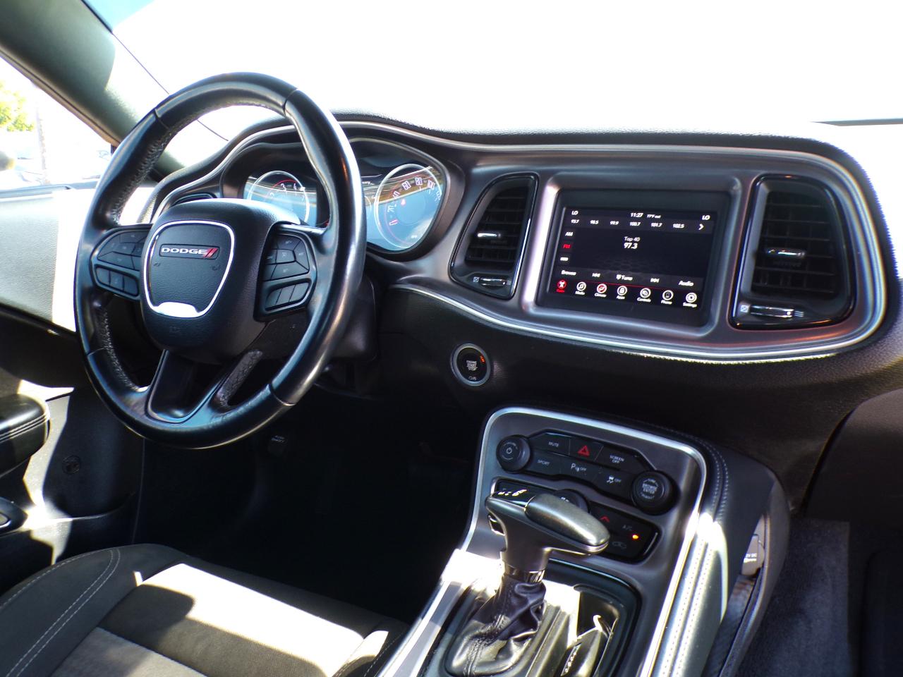 Dodge Challenger SXT 2021