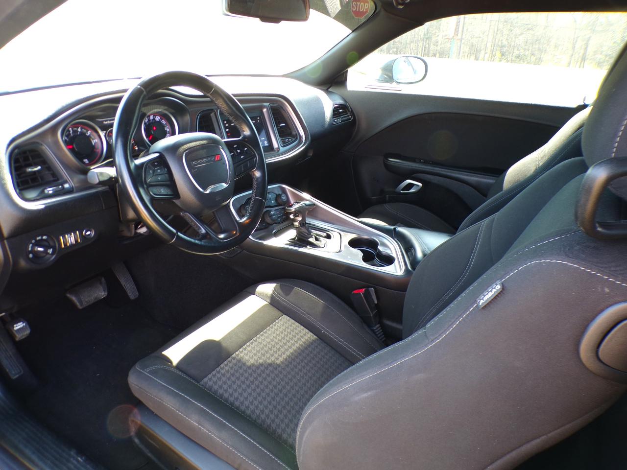 Dodge Challenger SXT 2021