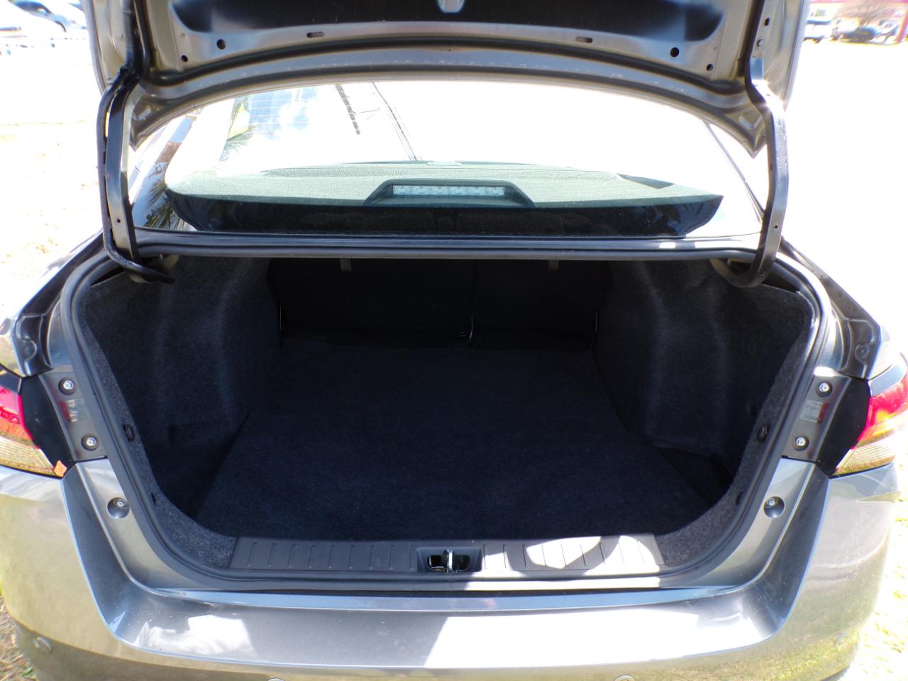 Nissan Versa SV 2022