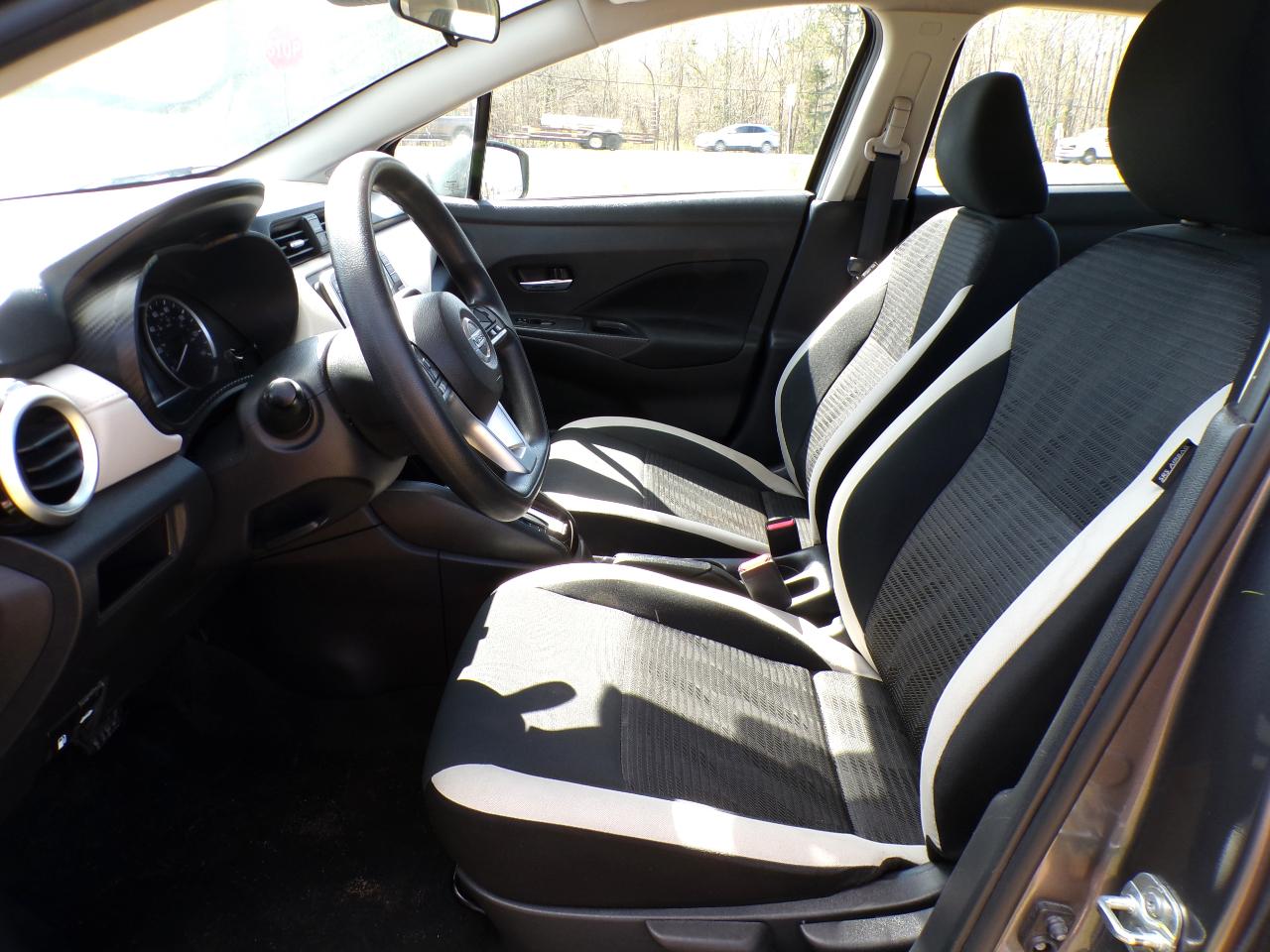 Nissan Versa SV 2022