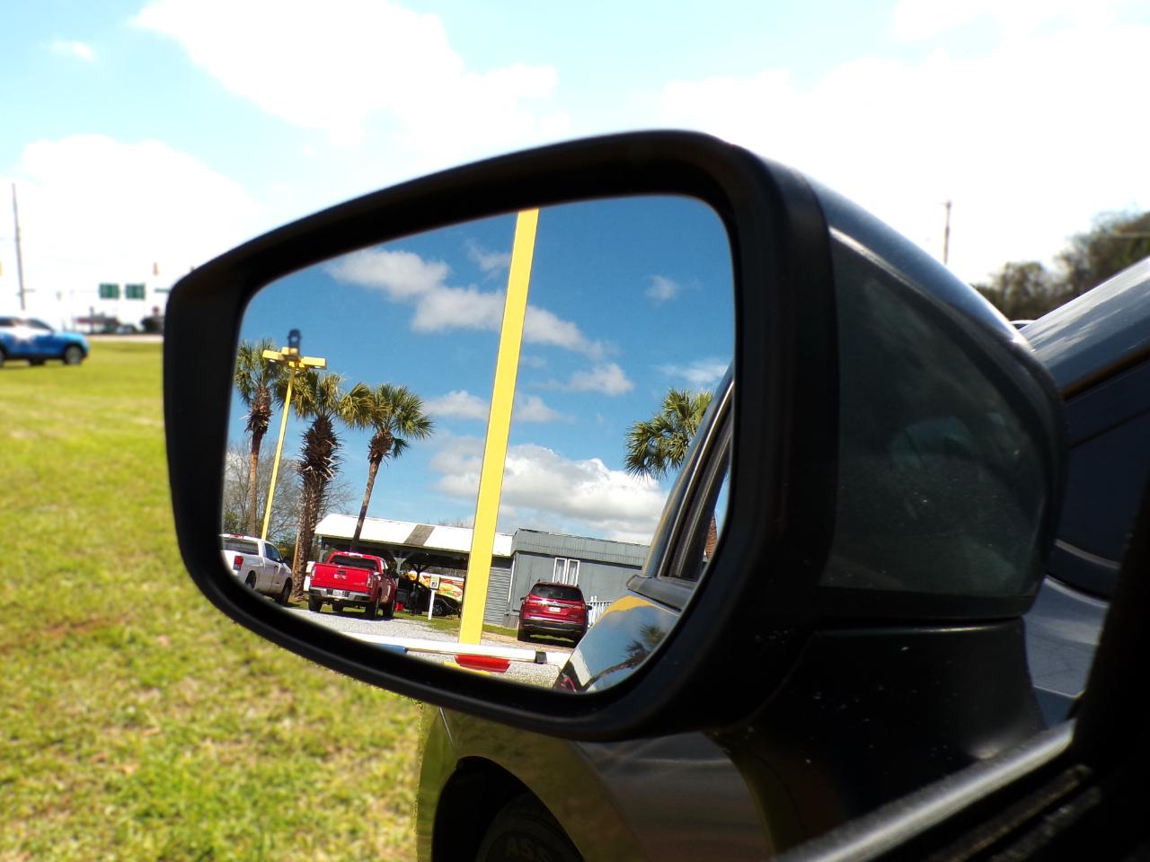 Nissan Versa SV 2022