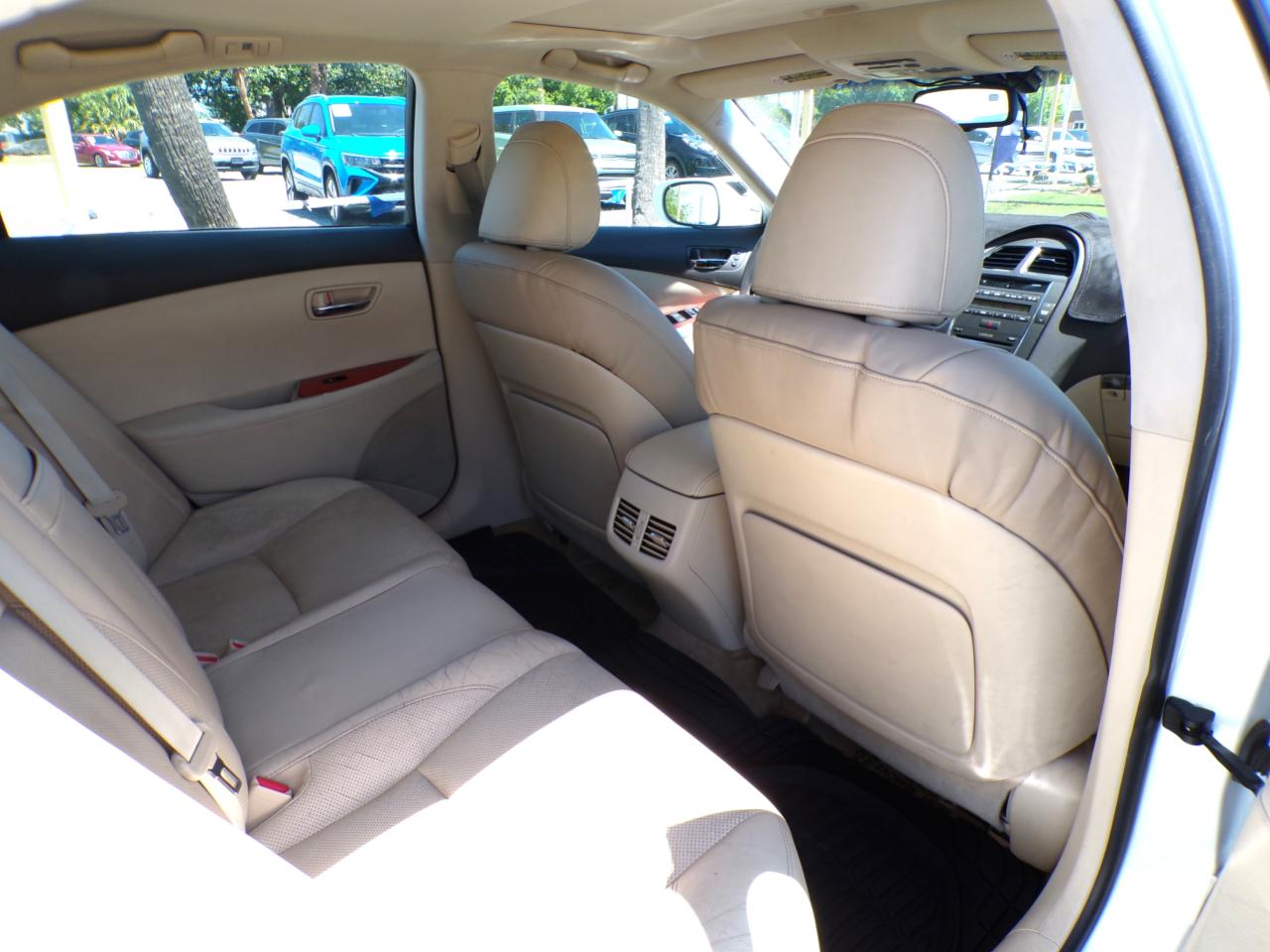 Lexus ES 350 Sedan 2011