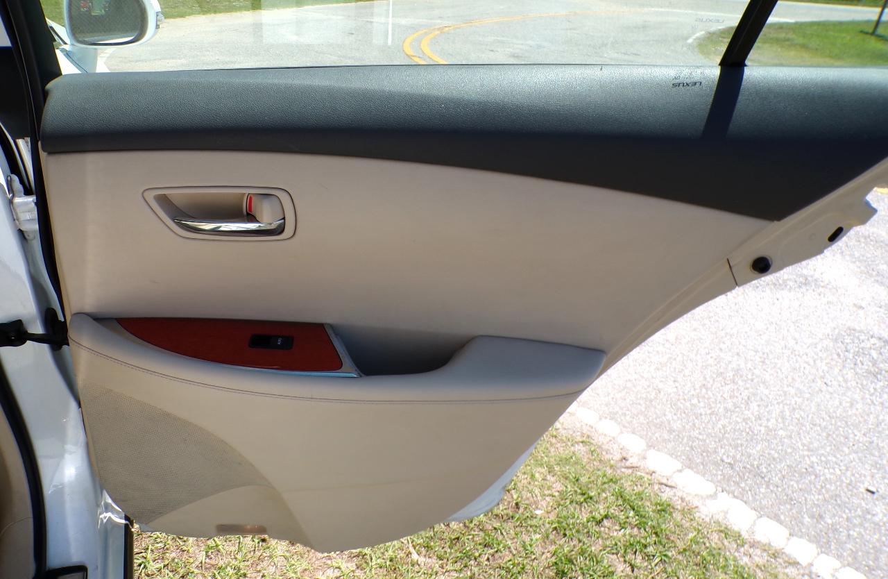 Lexus ES 350 Sedan 2011