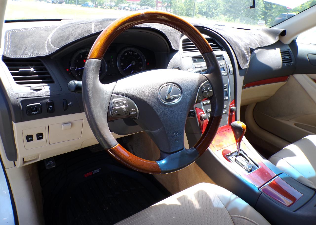 Lexus ES 350 Sedan 2011