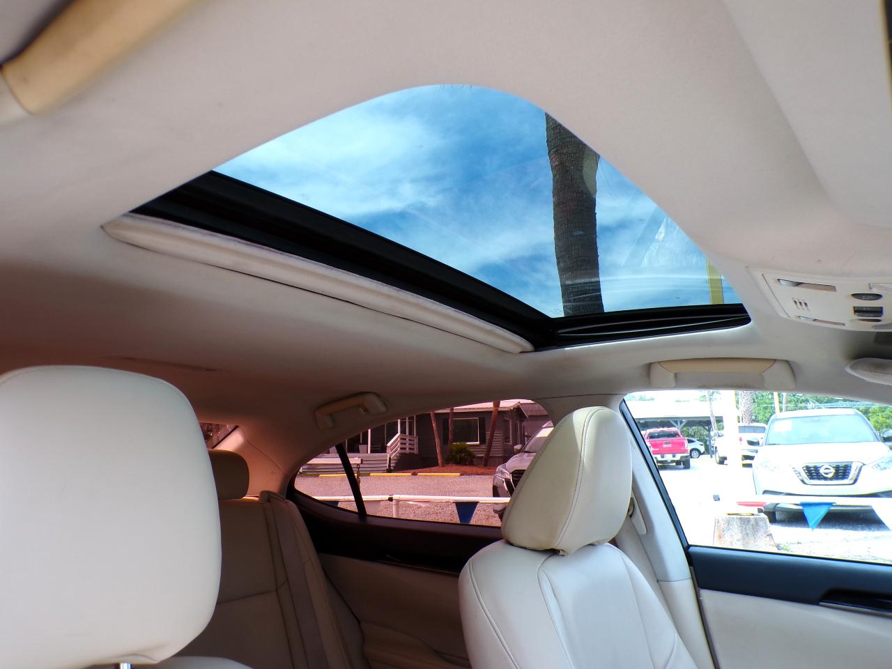 Lexus ES 350 Sedan 2014