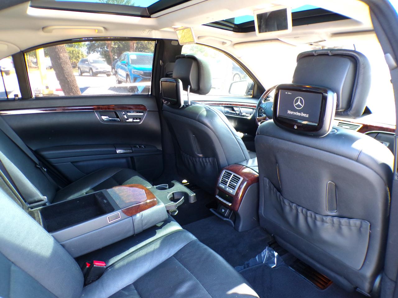 Mercedes-Benz S-Class S550 4-MATIC 2013