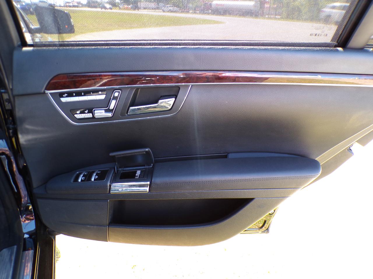 Mercedes-Benz S-Class S550 4-MATIC 2013