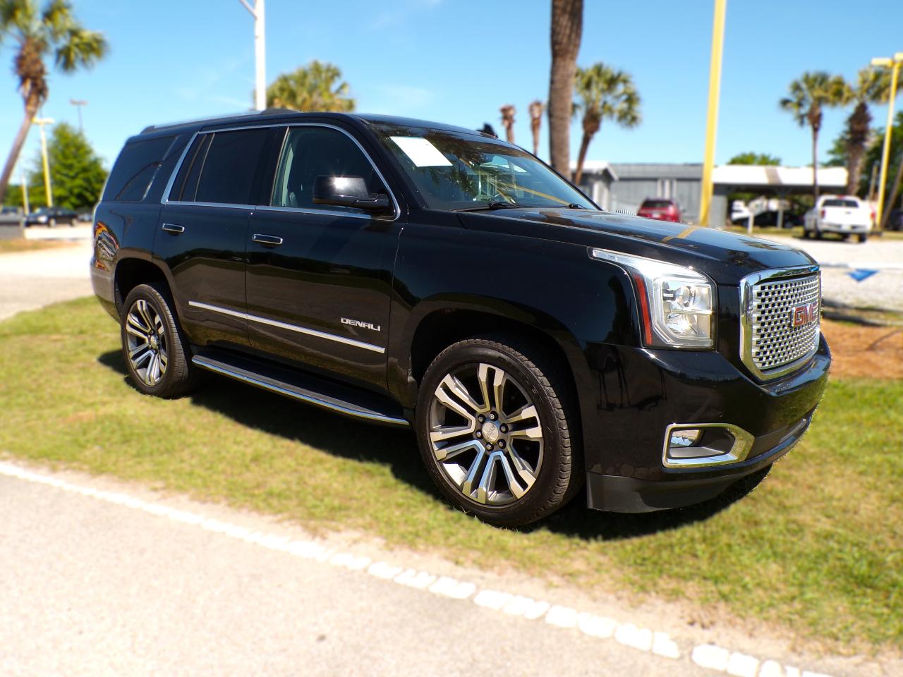 GMC Yukon Denali 4WD 2017