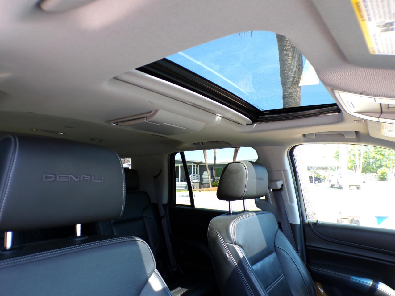 GMC Yukon Denali 4WD 2017