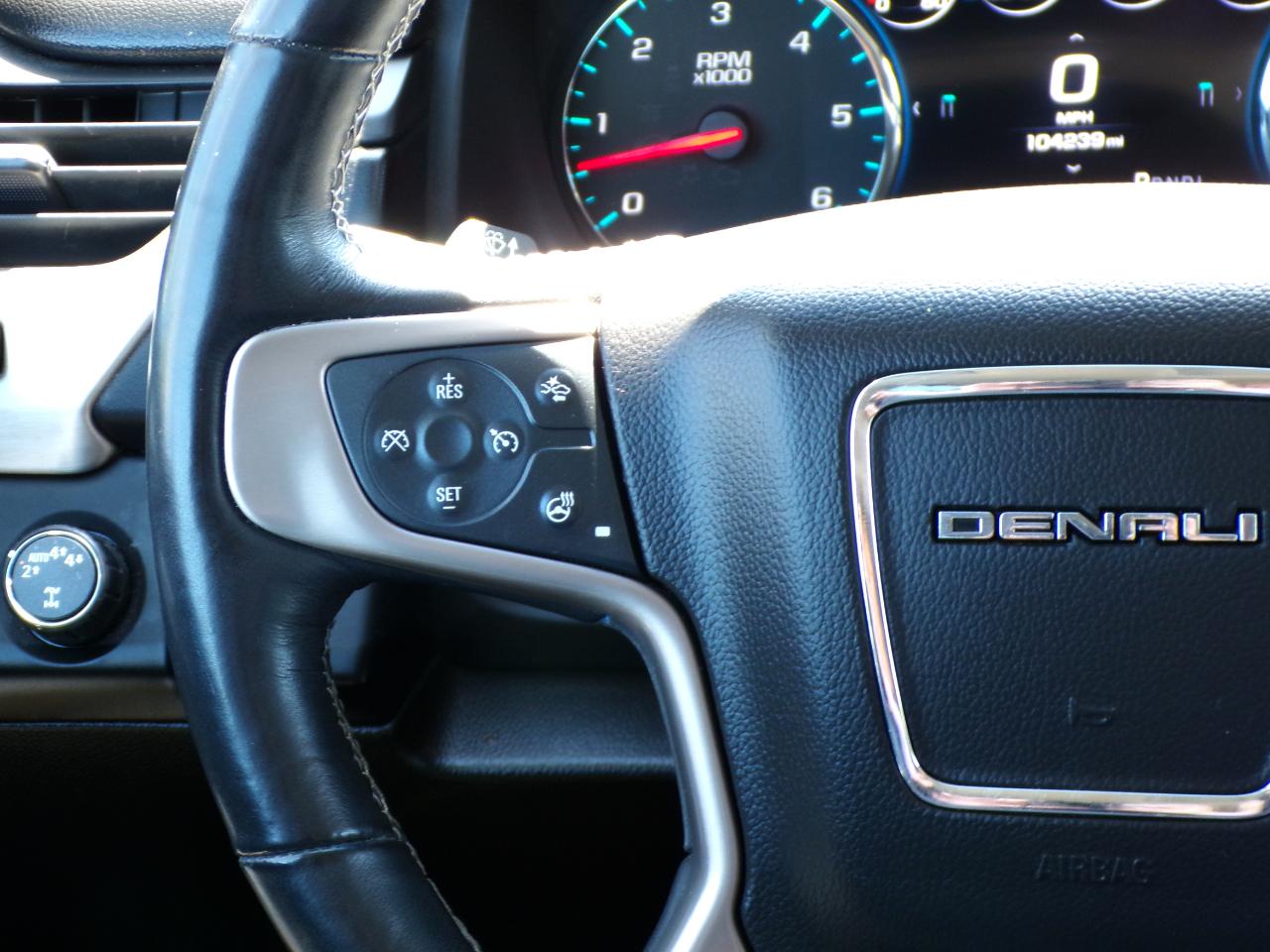 GMC Yukon Denali 4WD 2017