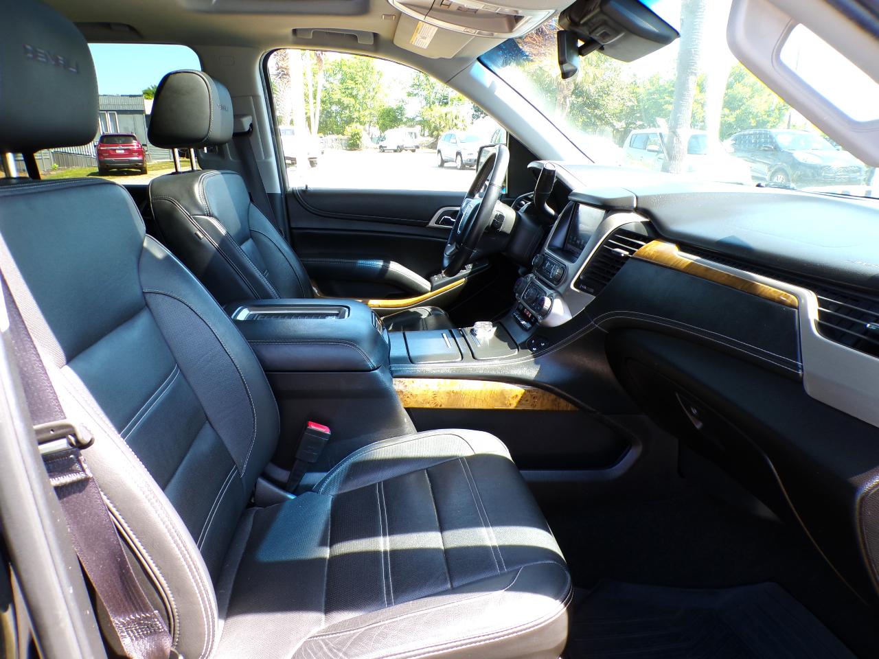 GMC Yukon Denali 4WD 2017