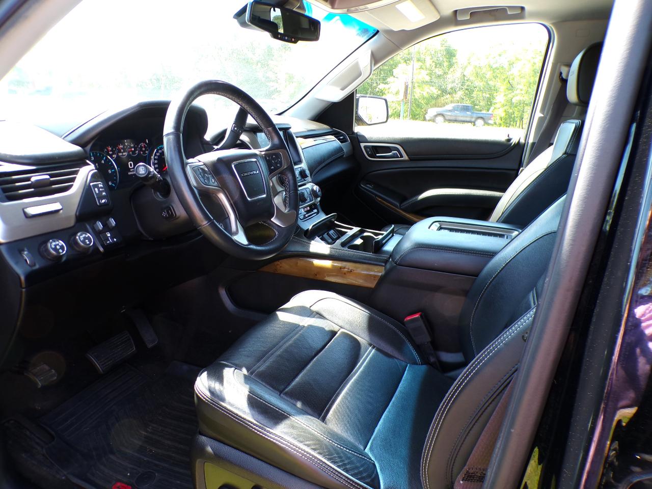 GMC Yukon Denali 4WD 2017