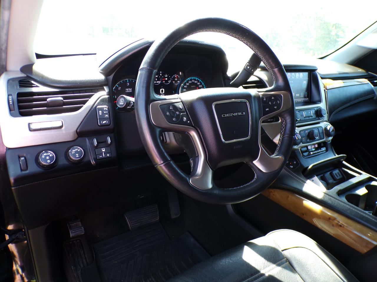 GMC Yukon Denali 4WD 2017