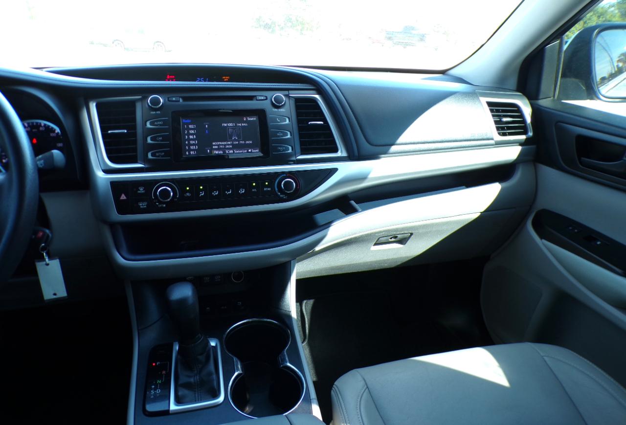 Toyota Highlander LE 2017