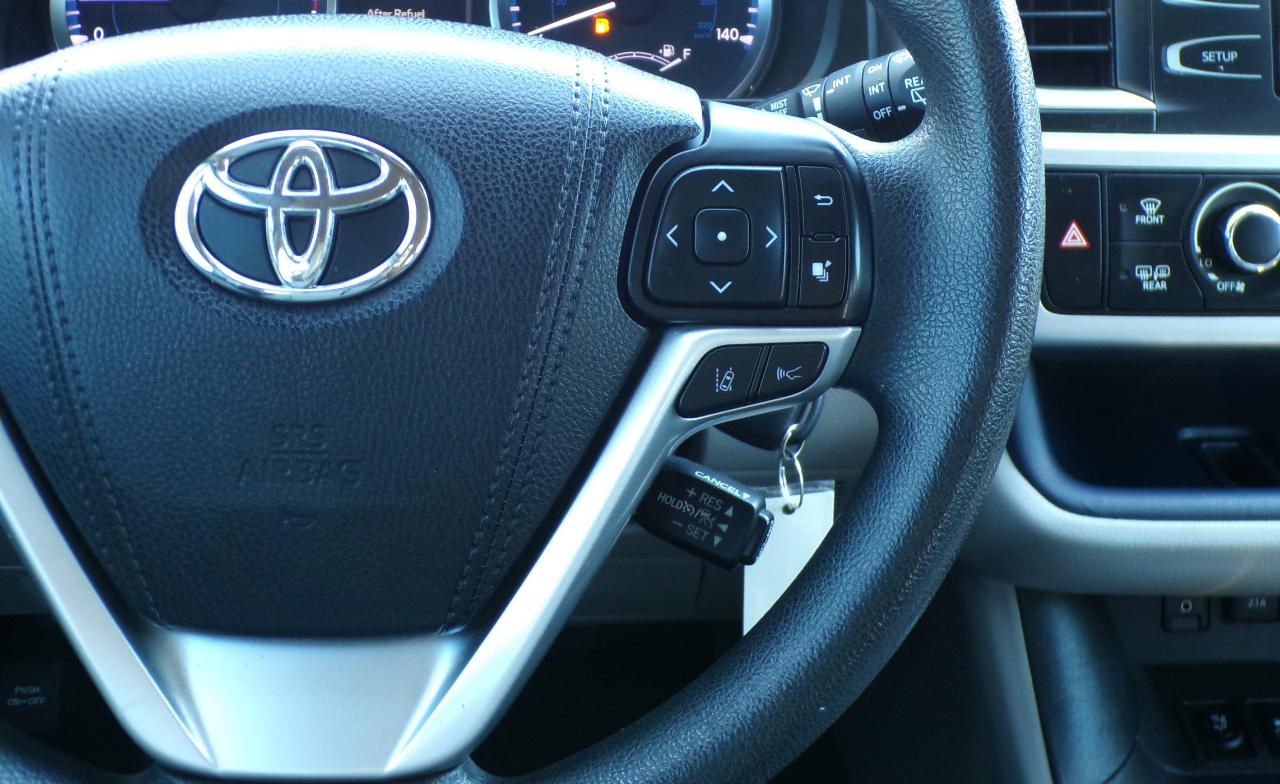 Toyota Highlander LE 2017