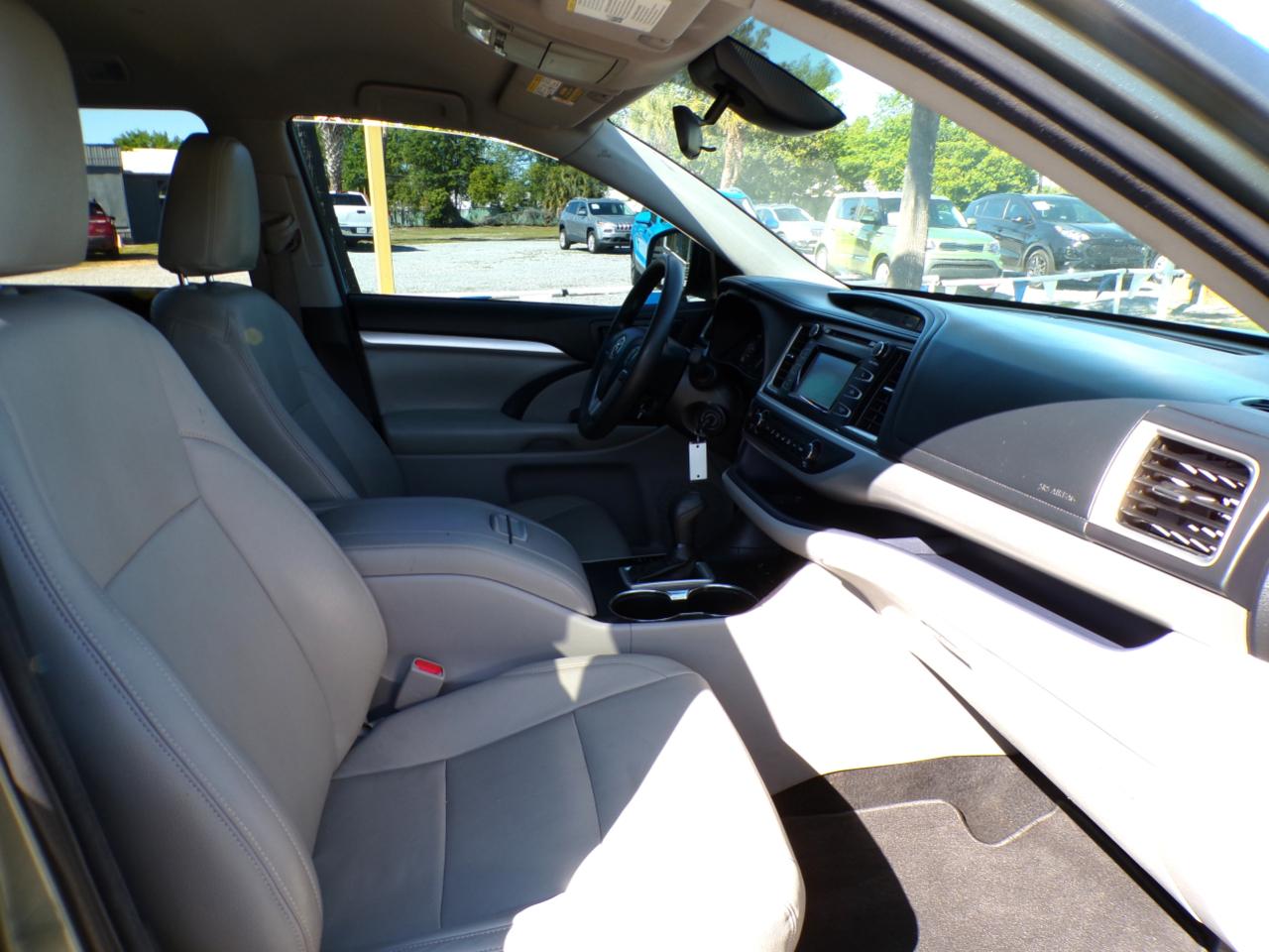 Toyota Highlander LE 2017