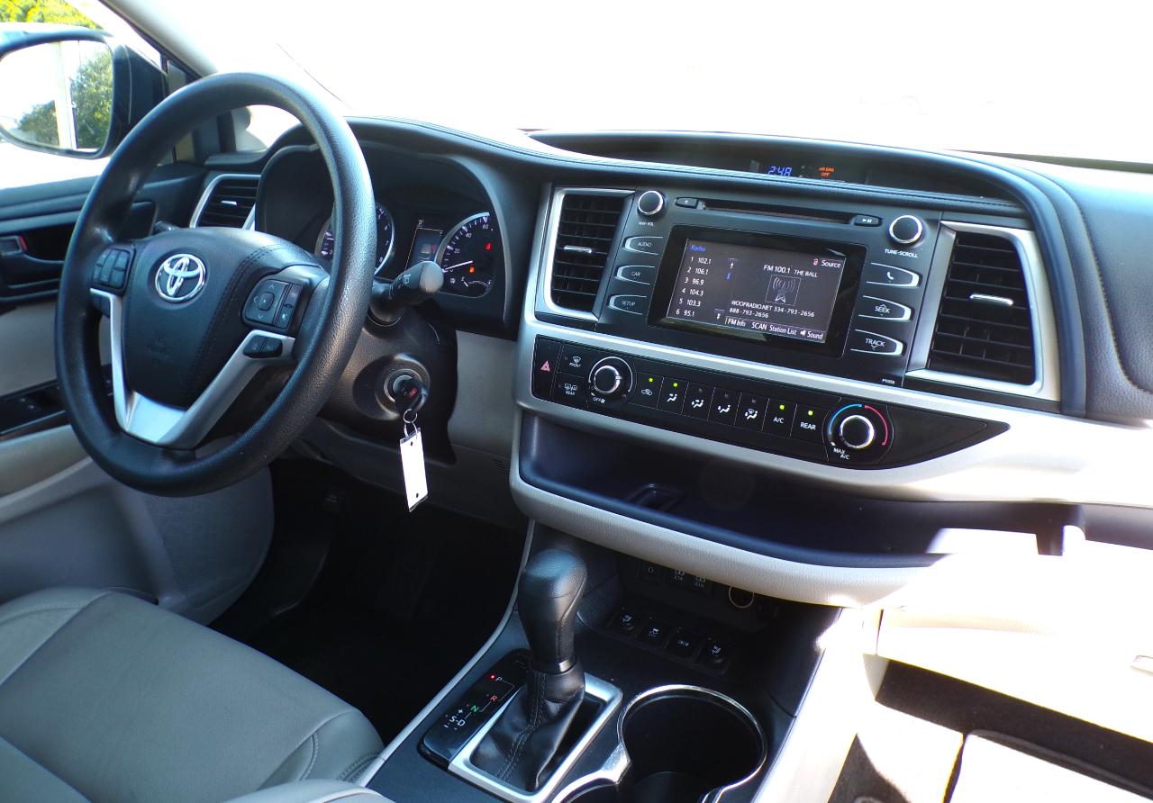 Toyota Highlander LE 2017