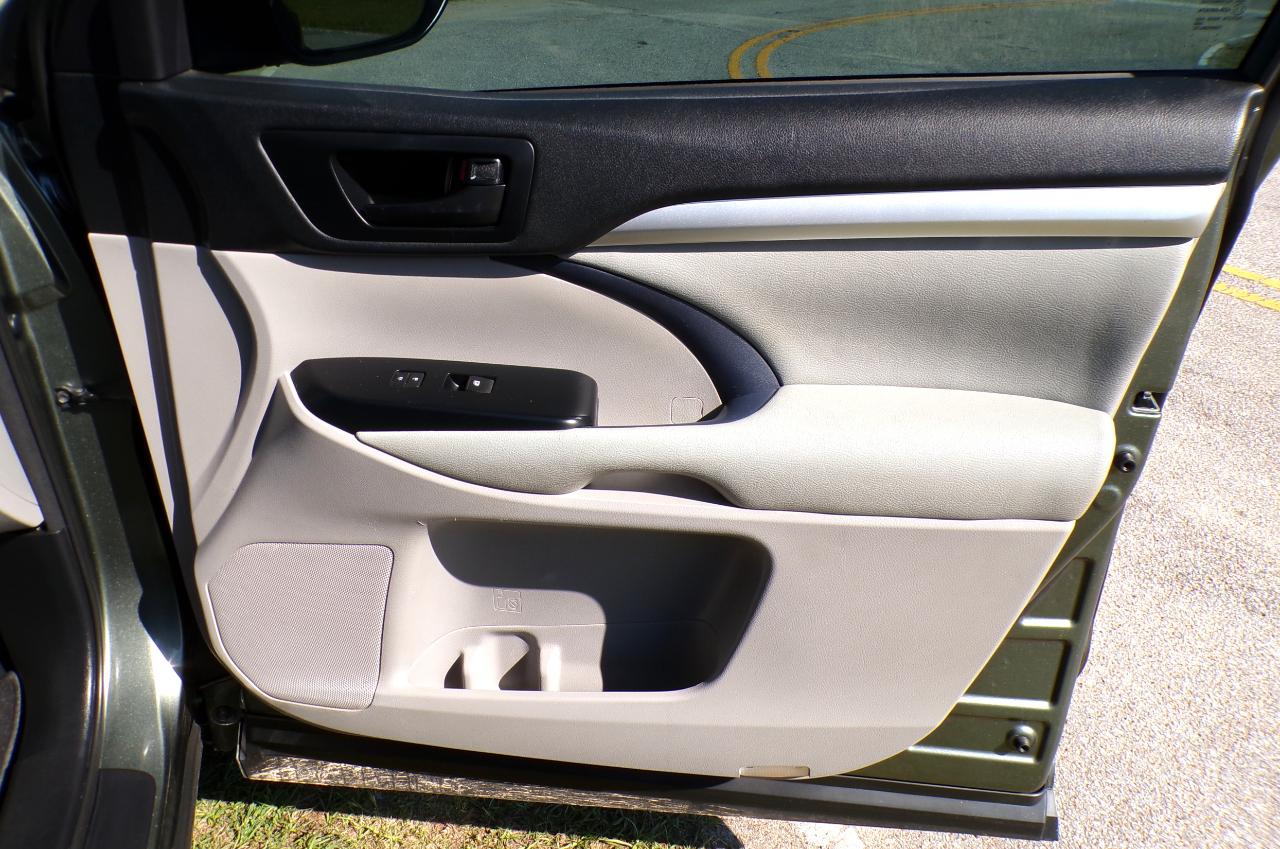 Toyota Highlander LE 2017