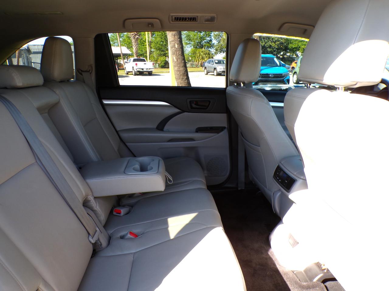 Toyota Highlander LE 2017