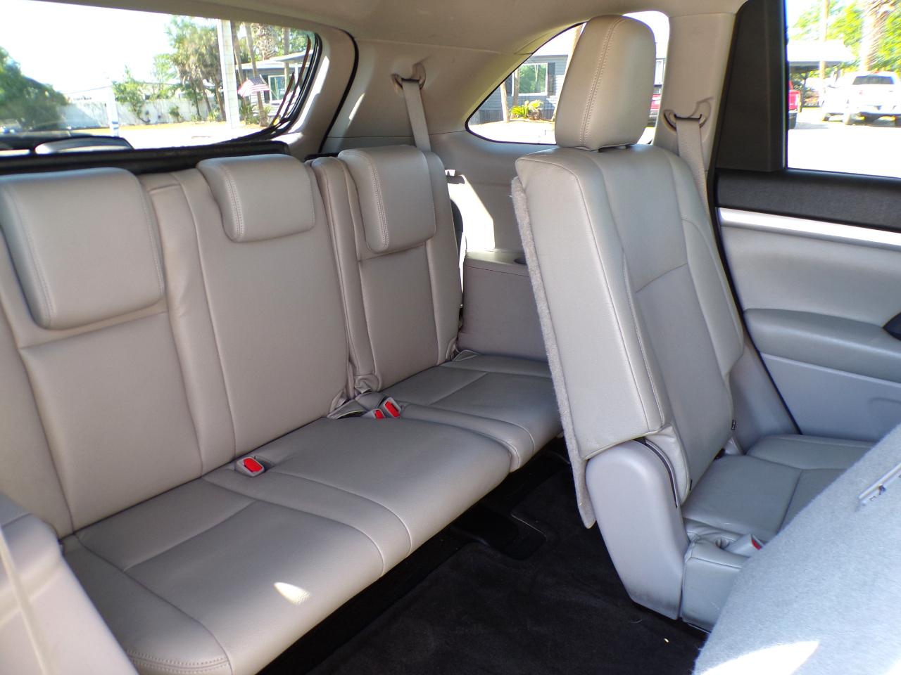 Toyota Highlander LE 2017