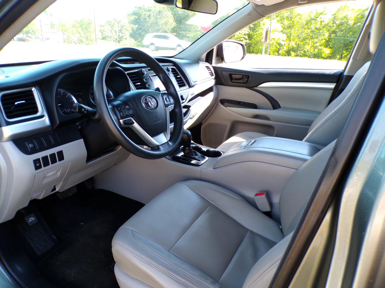 Toyota Highlander LE 2017