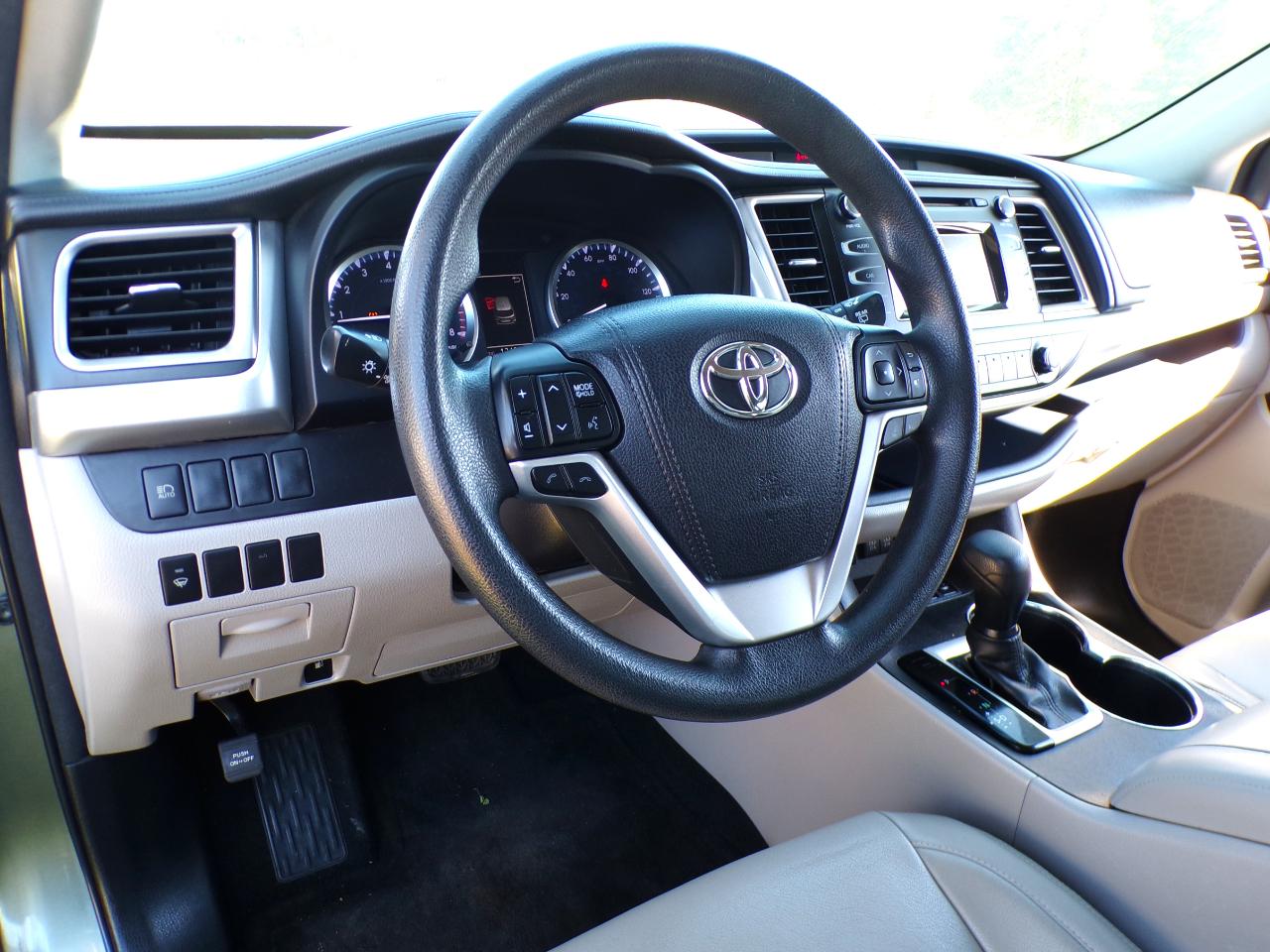 Toyota Highlander LE 2017