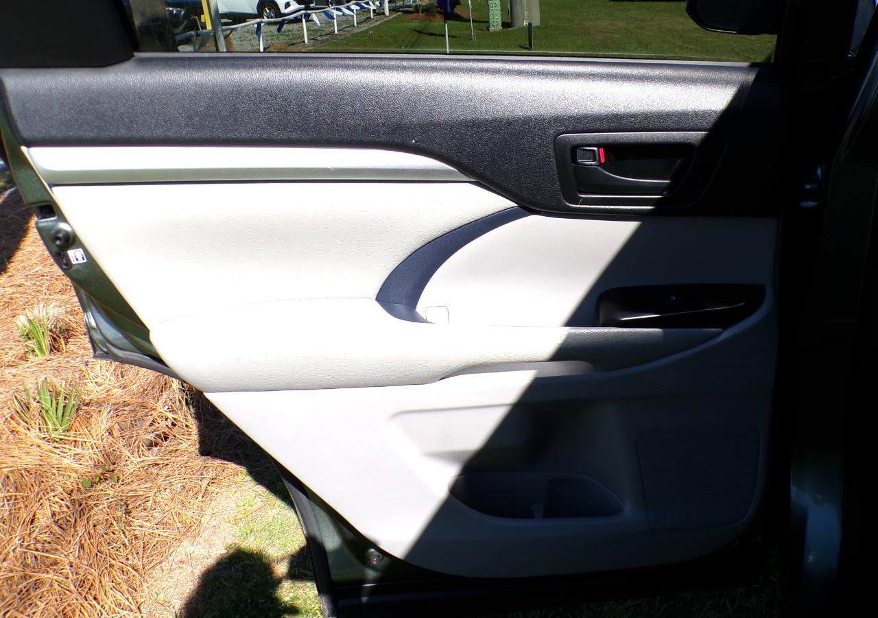 Toyota Highlander LE 2017