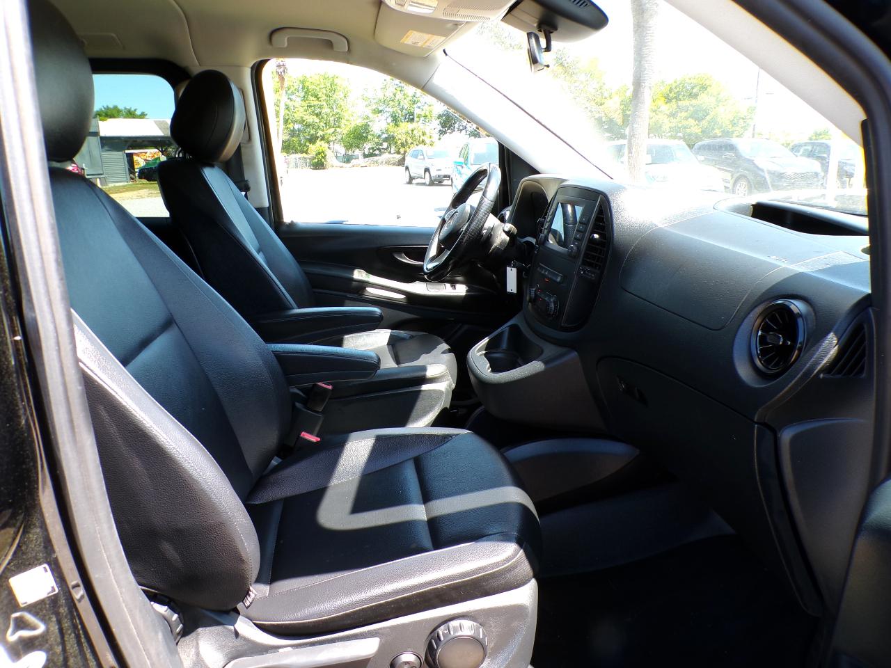 Mercedes-Benz Metris Passenger Van 2021