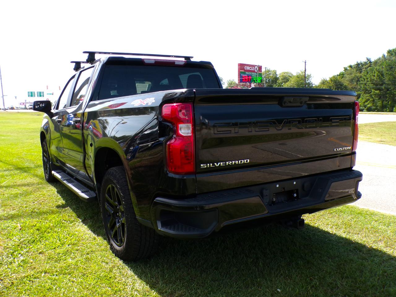 Chevrolet Silverado 1500 Custom Crew Cab 4WD 2023
