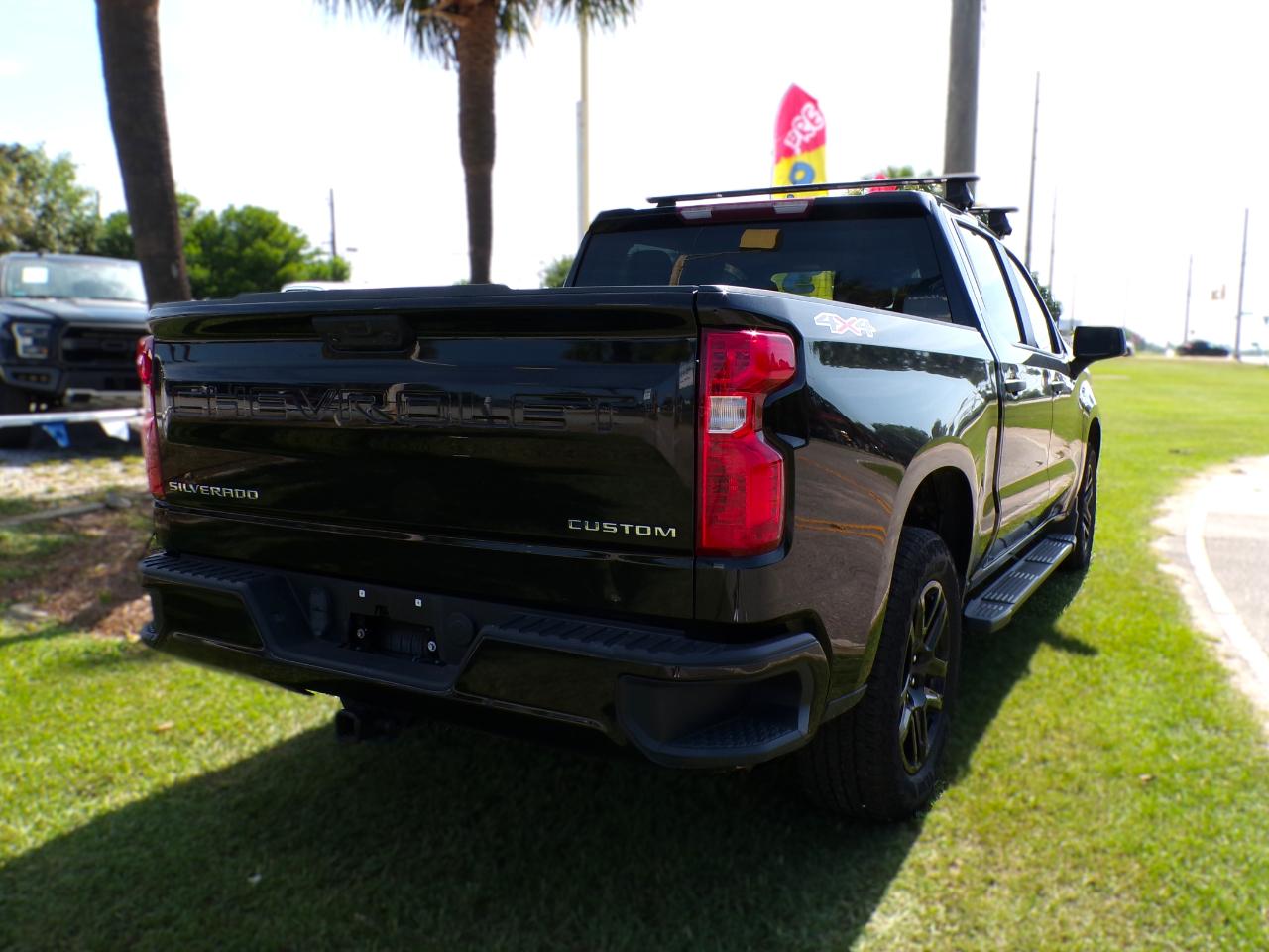 Chevrolet Silverado 1500 Custom Crew Cab 4WD 2023