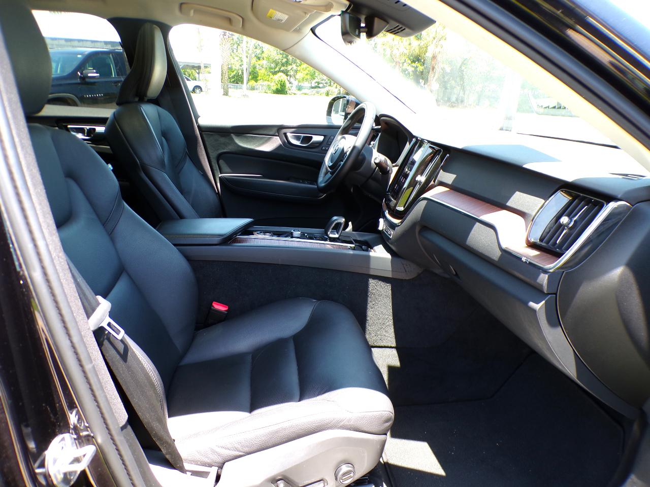Volvo XC60 B5 Plus Dark AWD 2024