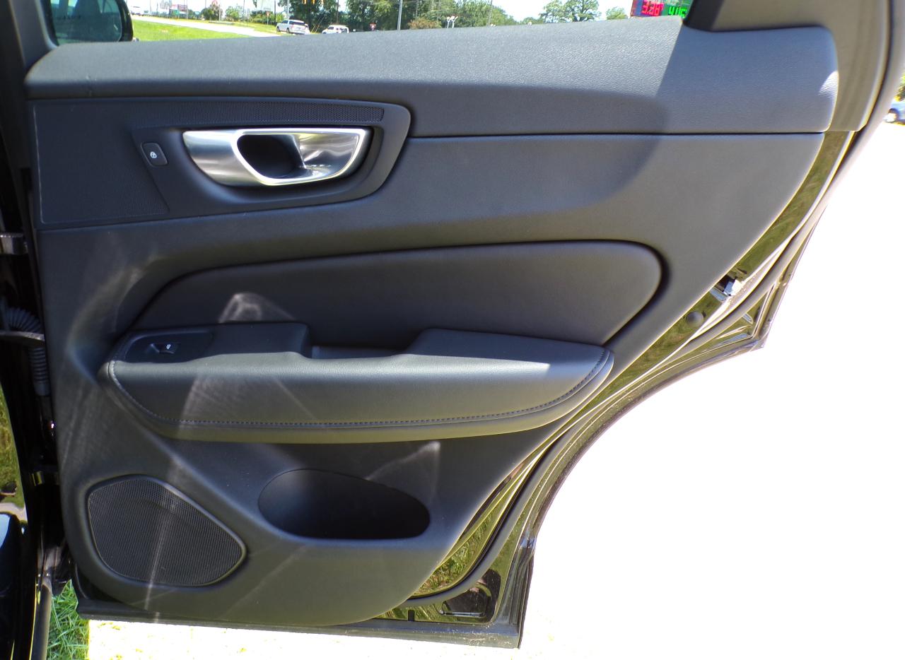 Volvo XC60 B5 Plus Dark AWD 2024