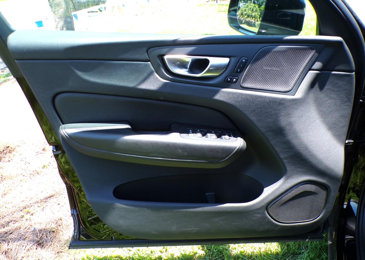 Volvo XC60 B5 Plus Dark AWD 2024