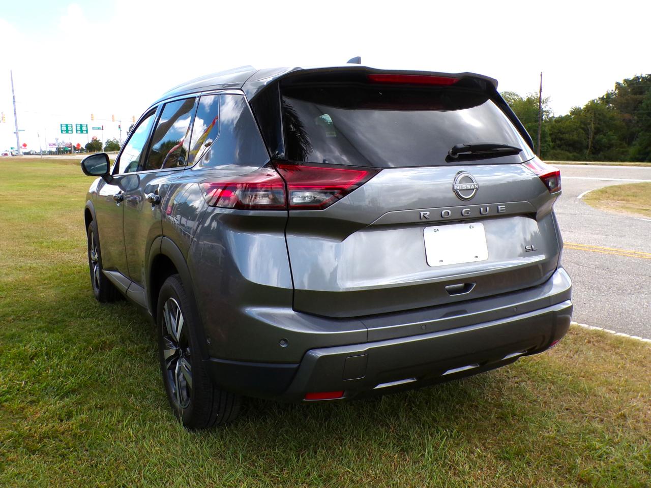 2025 Nissan Rogue SL - Photo 5