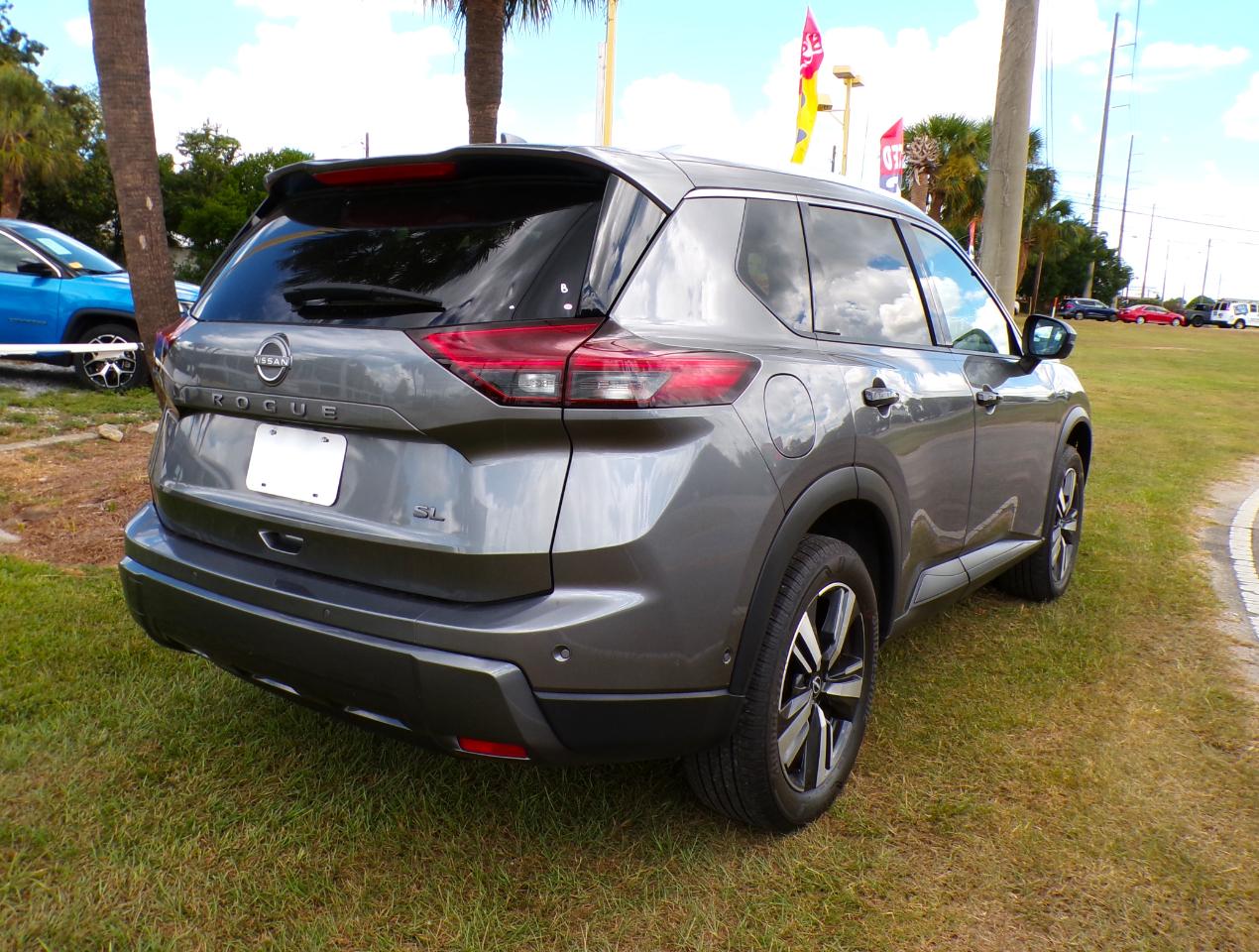 2025 Nissan Rogue SL - Photo 7