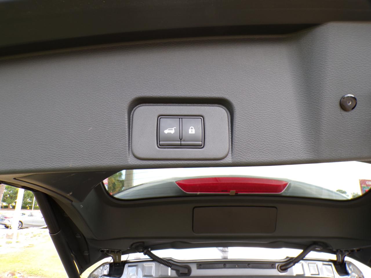 2025 Nissan Rogue SL - Photo 9