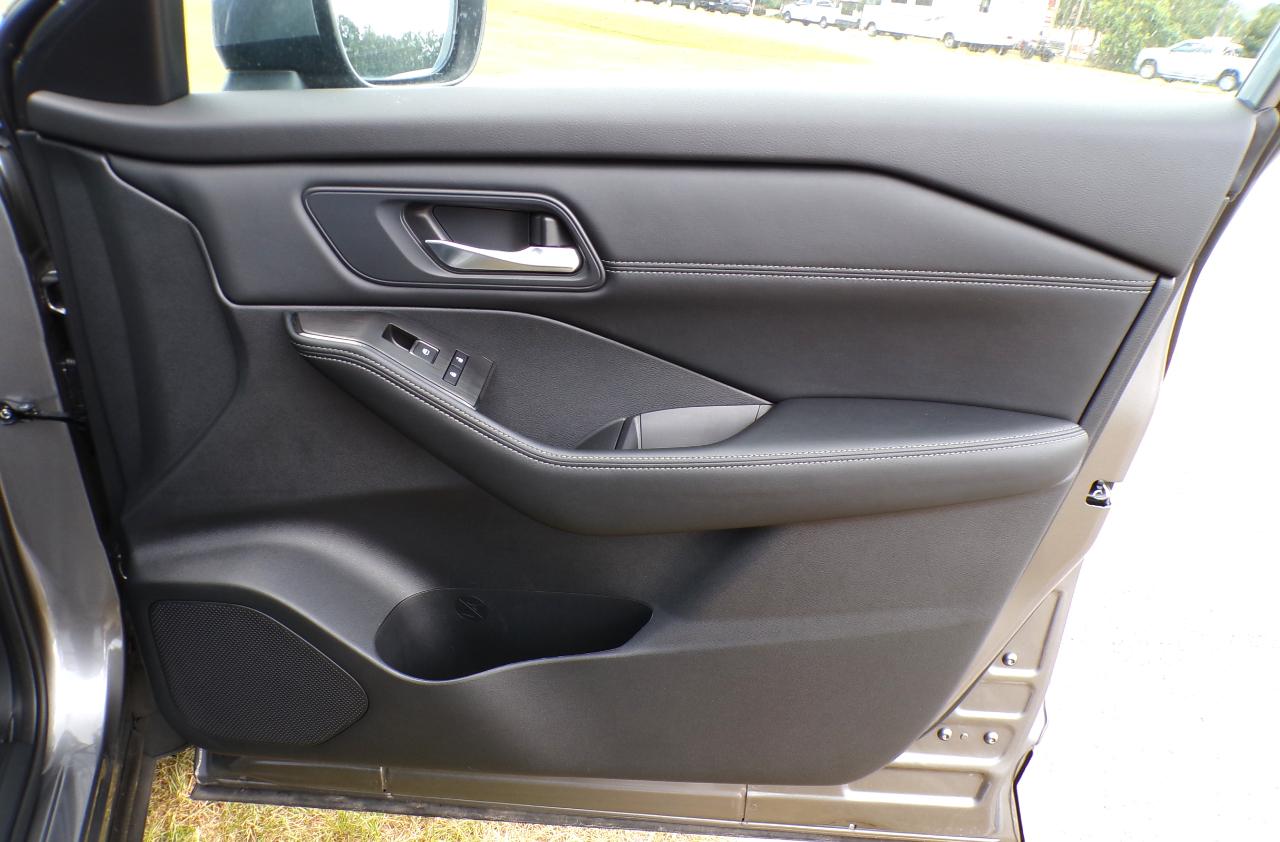 2025 Nissan Rogue SL - Photo 24