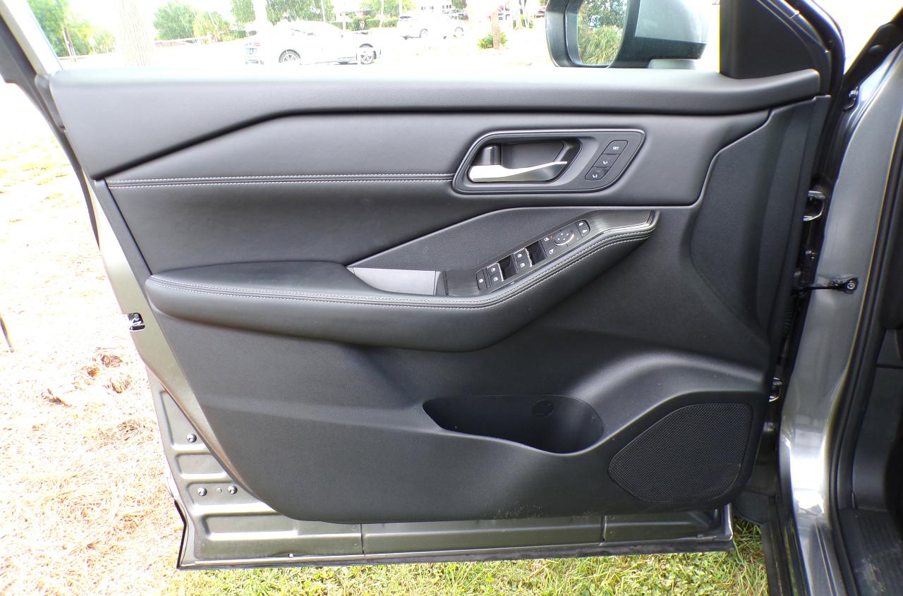2025 Nissan Rogue SL - Photo 32