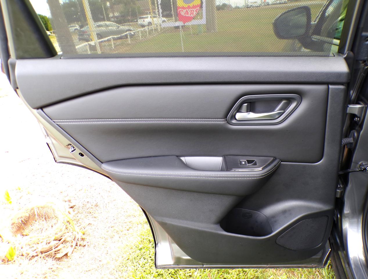 2025 Nissan Rogue SL - Photo 37