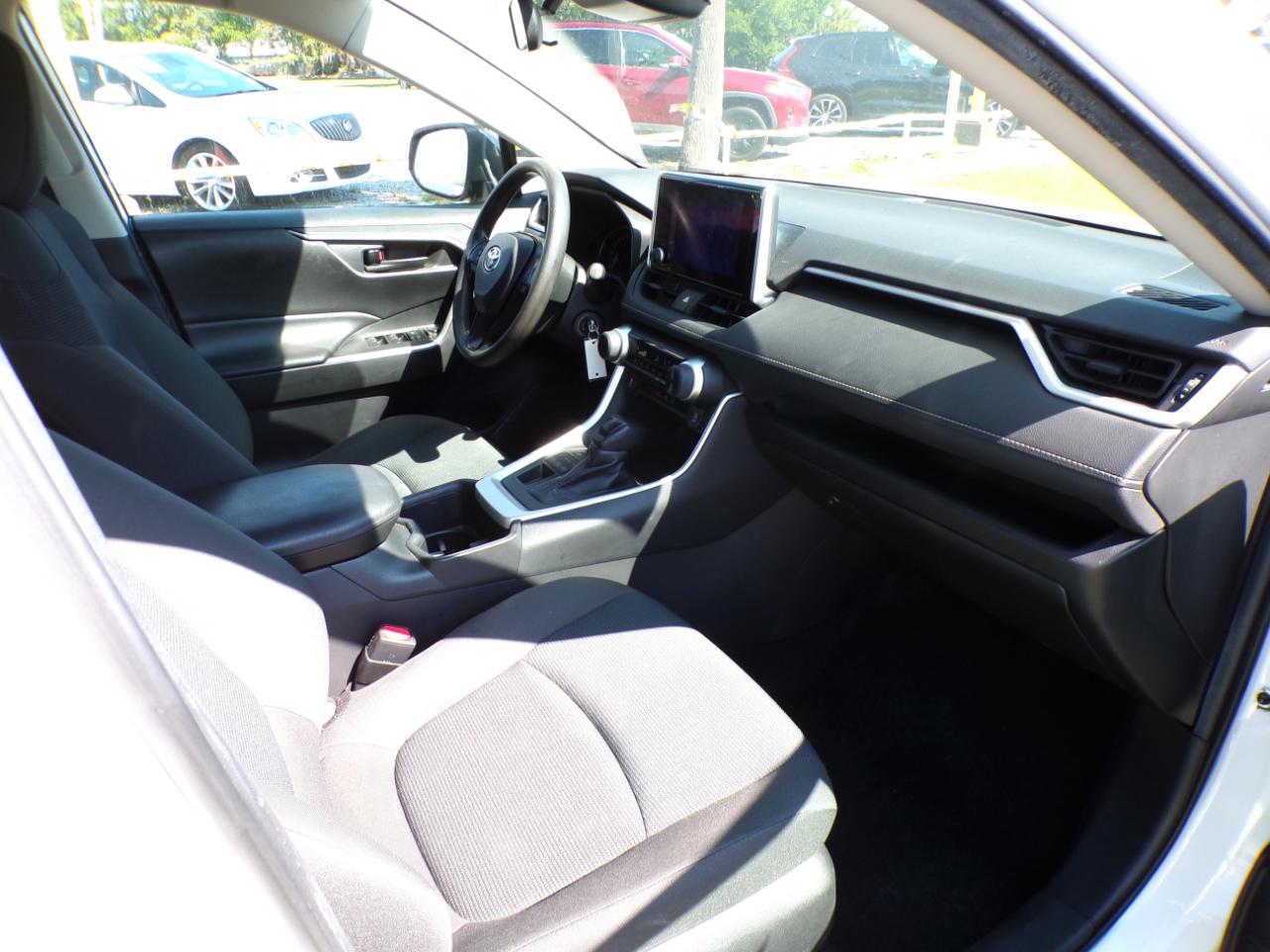 Toyota RAV4 LE AWD 2023